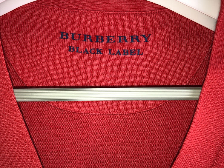 【新品】バーバリー　ブラックレーベル　カーディガン　赤（古着・ファッション）の商品画像 - 査定依頼日：2020年2月8日