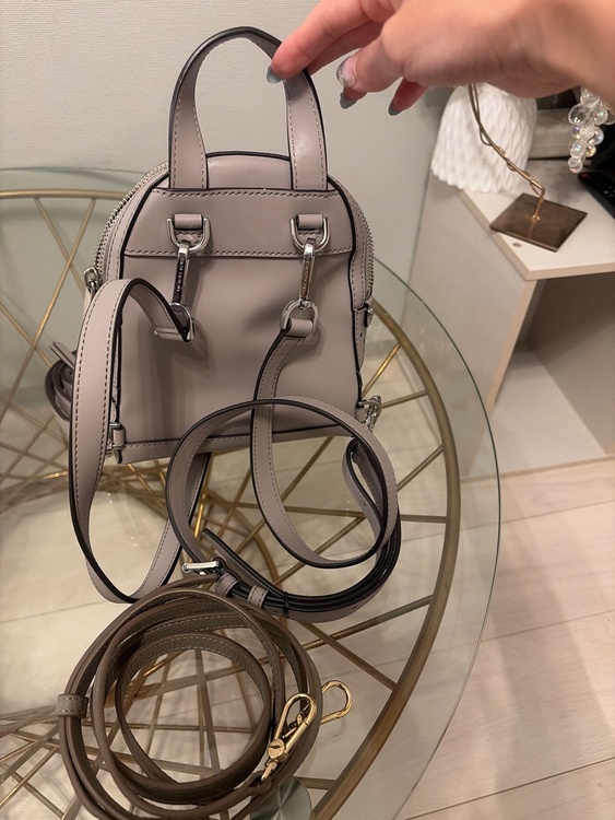MICHAEL KORS  Mini Perforated LeatherBag（ブランドバッグ）の商品画像 - 査定依頼日：2026年5月5日 - 最高査定価格：2,500円