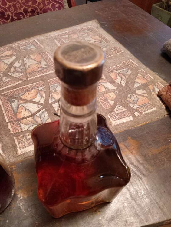 1904 ゴールドメダル（お酒）の商品画像 - 査定依頼日：2025年5月12日 - 最高査定価格：26,000円