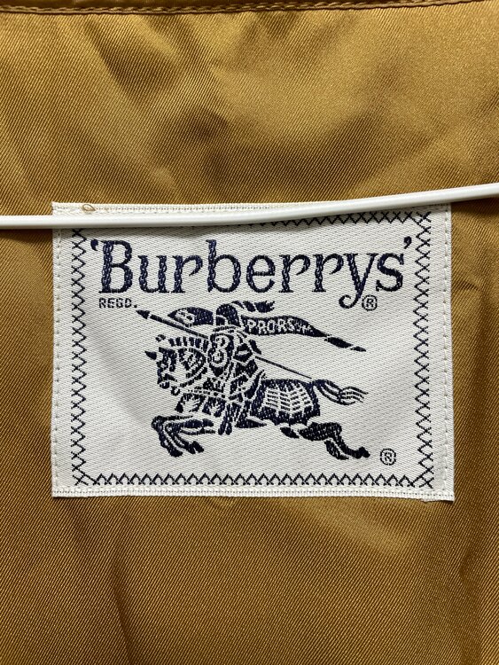 トレンチコート（古着・ファッション）の商品画像 - 査定依頼日：2025年5月19日 - 最高査定価格：1,000円