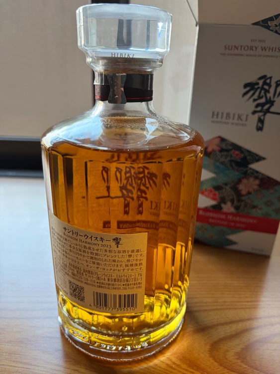 ウイスキー サントリー響（お酒）の商品画像 - 査定依頼日：2026年10月12日 - 最高査定価格：17,500円