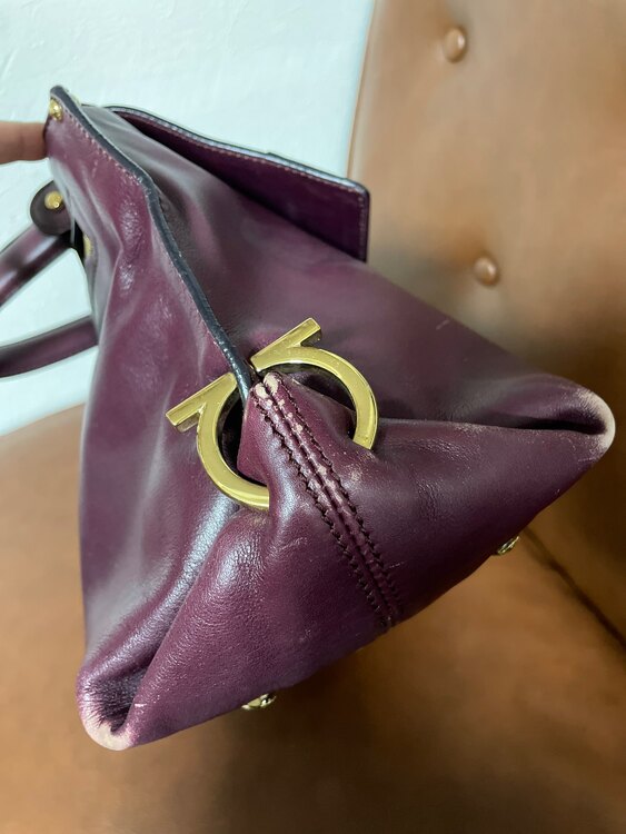 フェラガモ  （ブランドバッグ）の商品画像 - 査定依頼日：2025年5月24日 - 最高査定価格：5,000円