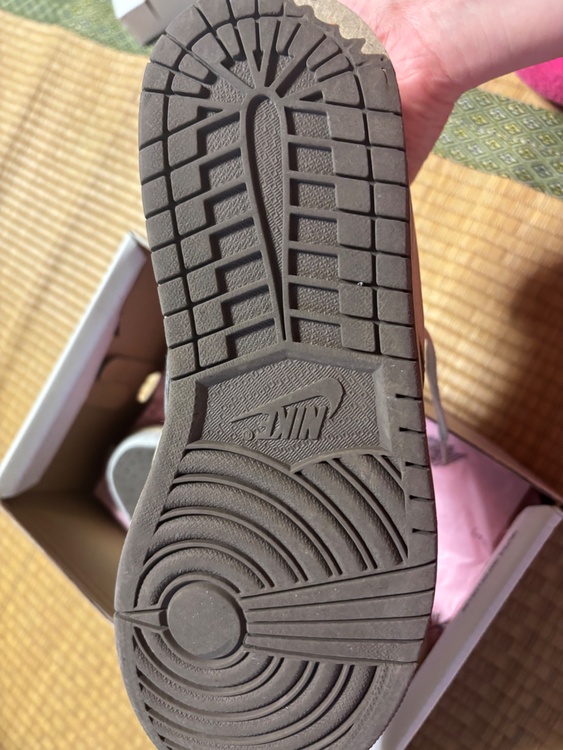 NIKE AIR JORDAN 1 LOW OG SP TRAVIS SCOTT（古着・ファッション）の商品画像 - 査定依頼日：2026年4月15日 - 最高査定価格：100,000円