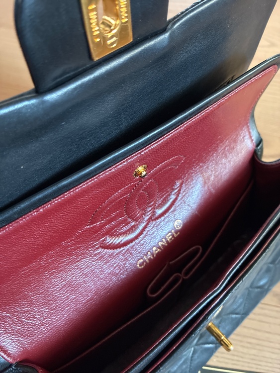 マトラッセ クラシック ダブルフラップ チェーンショルダーバッグ（ブランドバッグ）の商品画像 - 査定依頼日：2026年10月10日 - 最高査定価格：520,000円