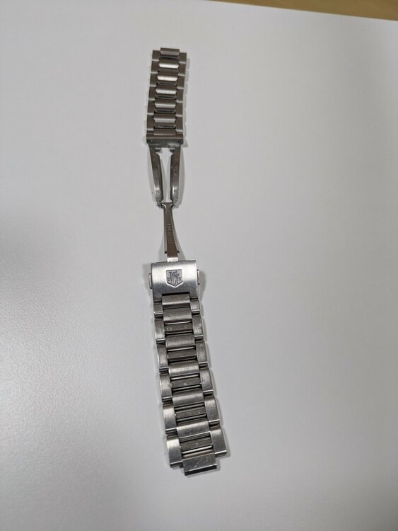 タグホイヤー カレラ WAR201C-BA072（高級時計）の商品画像 - 査定依頼日：2026年2月8日 - 最高査定価格：130,000円