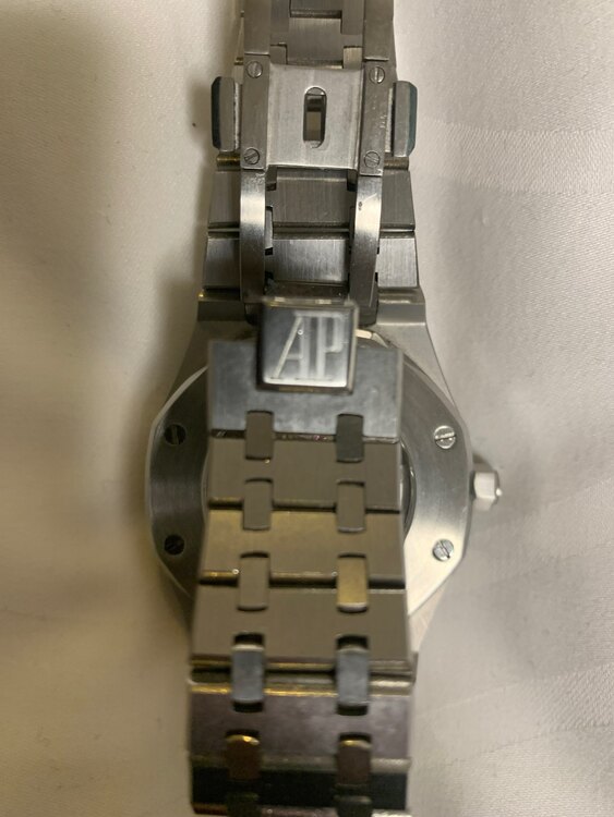 オーデマピゲ ロイヤルオーク （高級時計）の商品画像 - 査定依頼日：2025年4月11日 - 最高査定価格：4,200,000円