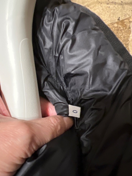 モンクレール　エルミンヌ（古着・ファッション）の商品画像 - 査定依頼日：2025年10月23日 - 最高査定価格：50,000円