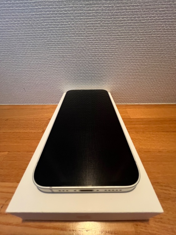 iPhone 16e 256GB SIMフリー（スマホ）の商品画像 - 査定依頼日：2026年3月28日 - 最高査定価格：71,000円