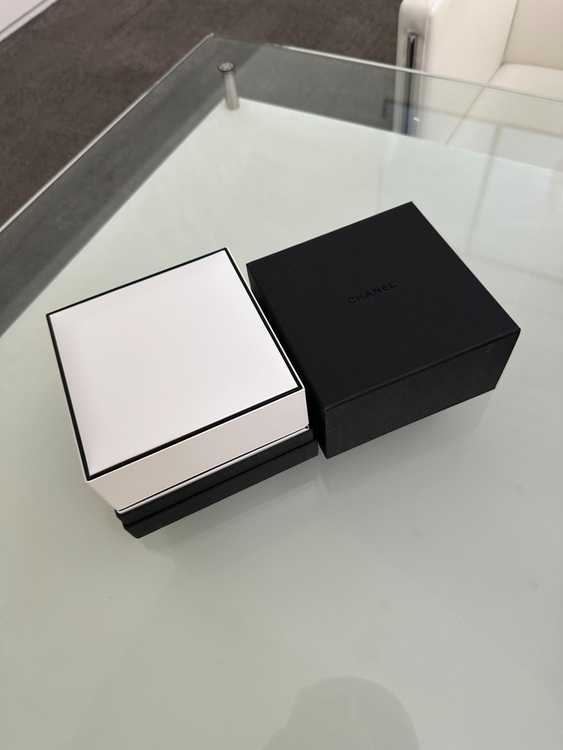 J12（高級時計）の商品画像 - 査定依頼日：2025年6月22日 - 最高査定価格：680,000円