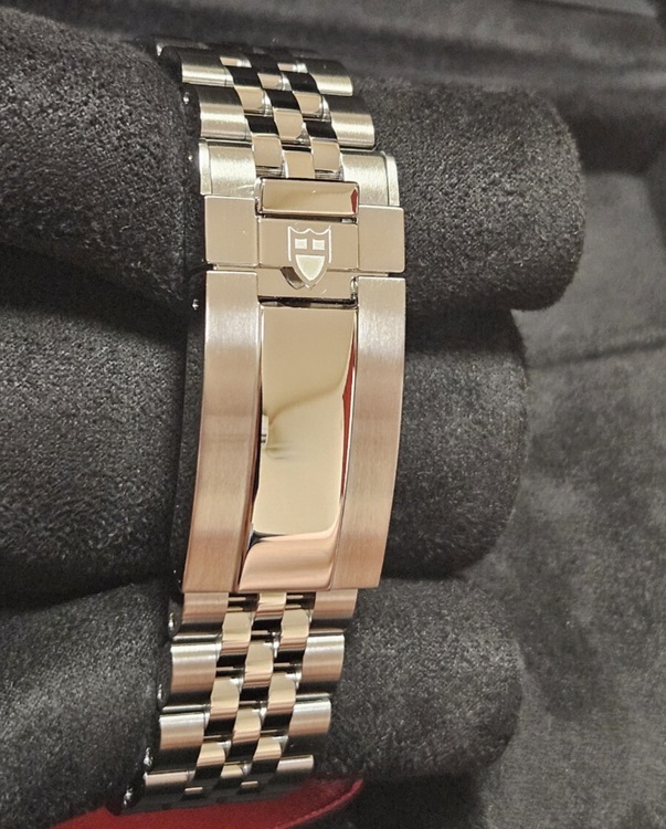 チューダー ブラックベイ 54 “ラグーンブルー”（高級時計）の商品画像 - 査定依頼日：2025年7月5日 - 最高査定価格：700,000円