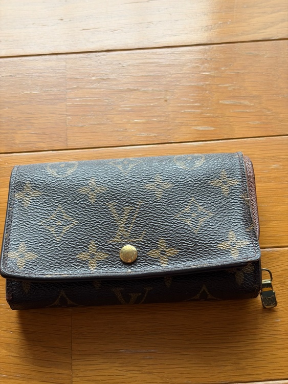 財布（ブランド財布・小物）の商品画像 - 査定依頼日：2026年4月8日 - 最高査定価格：7,000円