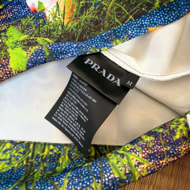 Prada SS19 psychedelic hoodie（古着・ファッション）の商品画像 - 査定依頼日：2026年6月14日 - 最高査定価格：100,000円
