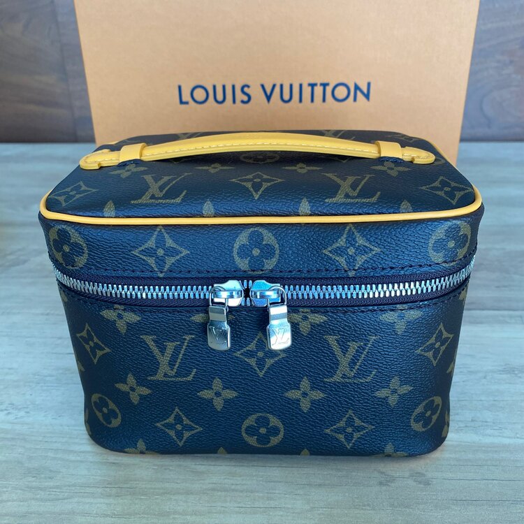 バニティニースミニ（ブランドバッグ）の商品画像 - 査定依頼日：2025年2月20日 - 最高査定価格：125,000円