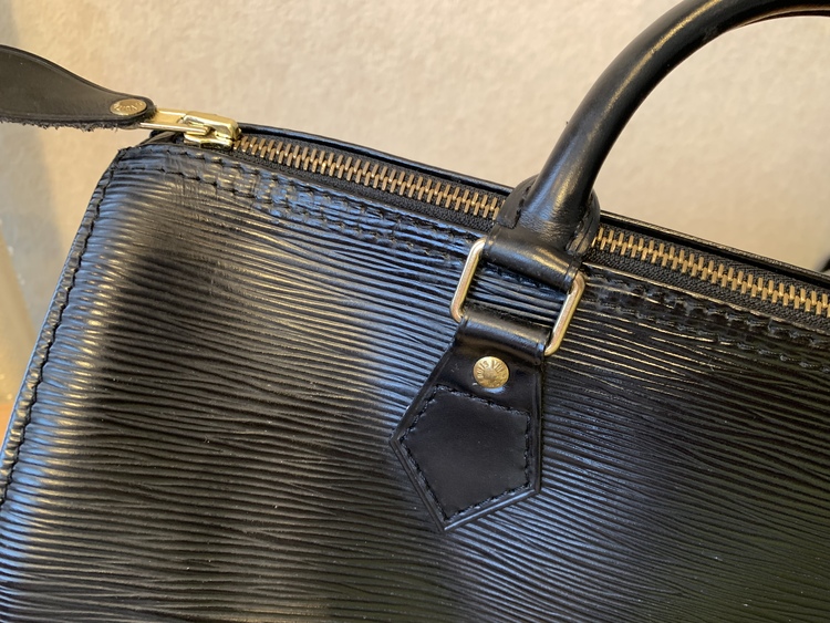 ルイヴィトン　エピ柄（ブランドバッグ）の商品画像 - 査定依頼日：2022年1月9日 - 最高査定価格：35,000円