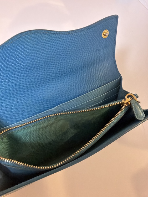 PRADA 長財布　ブルー（ブランド財布・小物）の商品画像 - 査定依頼日：2026年7月20日 - 最高査定価格：100,000円