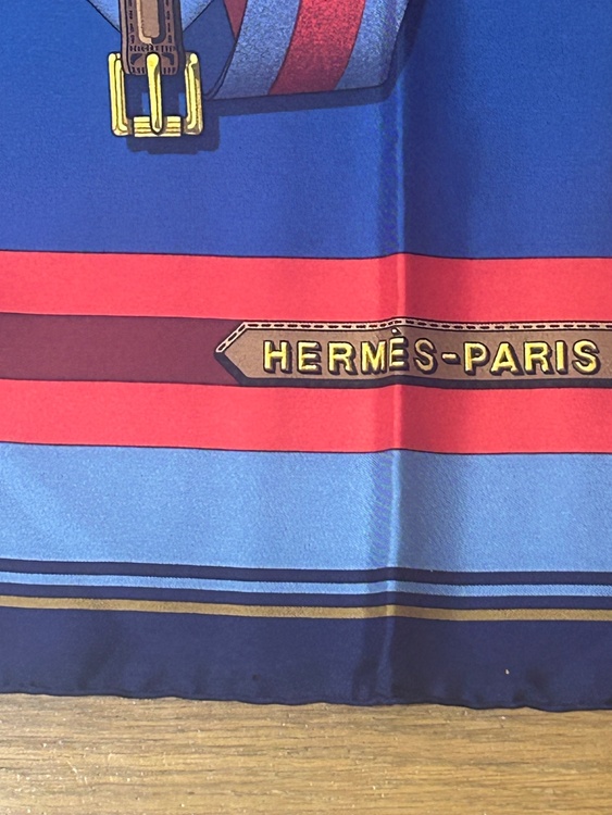 品　HERMES カレ90 スカーフ ベルト柄　サングル（古着・ファッション）の商品画像 - 査定依頼日：2026年8月25日 - 最高査定価格：100,000円
