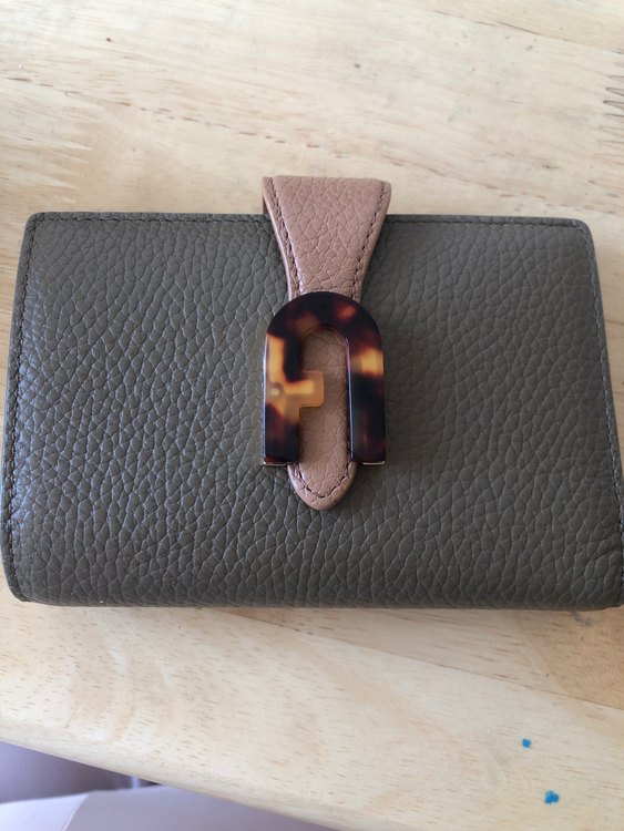 フルラ　SOFIA GRAINY コンパクト財布 M （ブランド財布・小物）の商品画像 - 査定依頼日：2023年3月19日