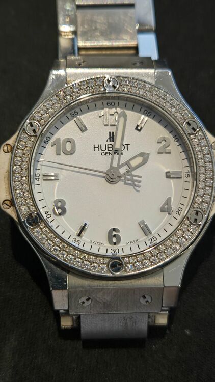  361 SE 2010 RW 1104 ダイヤベゼル レディース（高級時計）の商品画像 - 査定依頼日：2025年9月7日 - 最高査定価格：990,000円