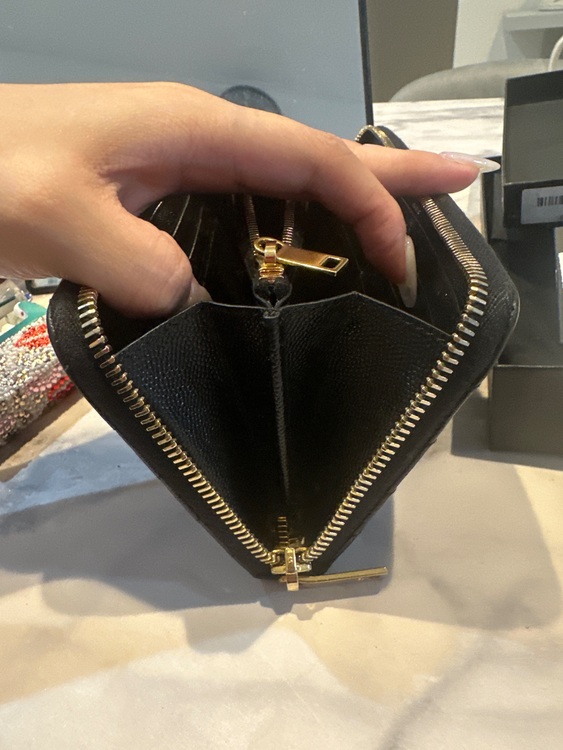 358094（ブランド財布・小物）の商品画像 - 査定依頼日：2025年9月28日 - 最高査定価格：13,000円