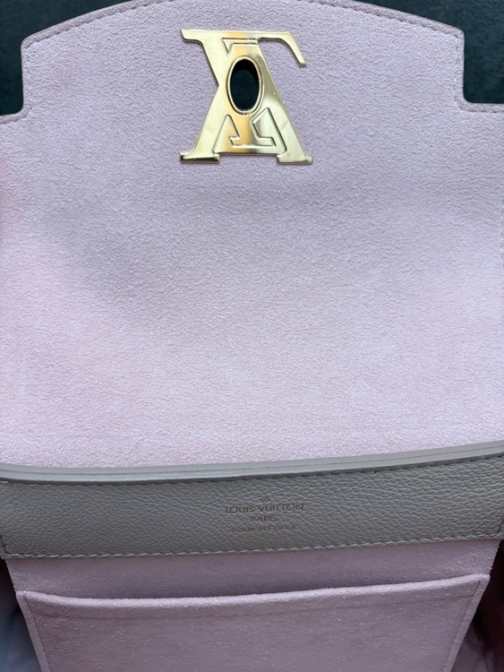 ロックミーエヴァー mini（ブランドバッグ）の商品画像 - 査定依頼日：2025年6月19日 - 最高査定価格：300,000円