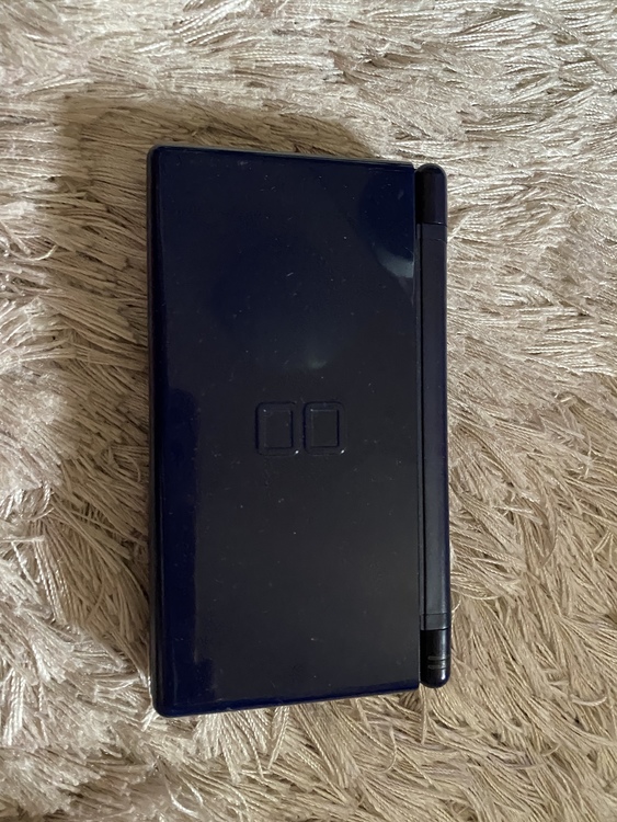 DS ライト　エメラルドネイビー（ゲーム機本体・ゲームソフト）の商品画像 - 査定依頼日：2021年9月14日 - 最高査定価格：4,000円