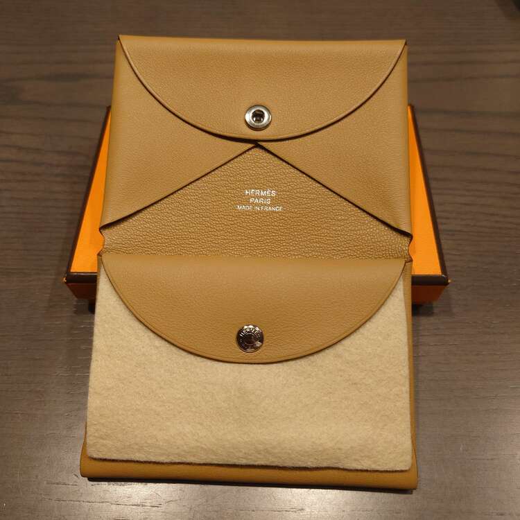 エルメス　カルヴィデュオ　インプリメ　ビスキュイ（ブランド財布・小物）の商品画像 - 査定依頼日：2025年3月6日 - 最高査定価格：100,000円