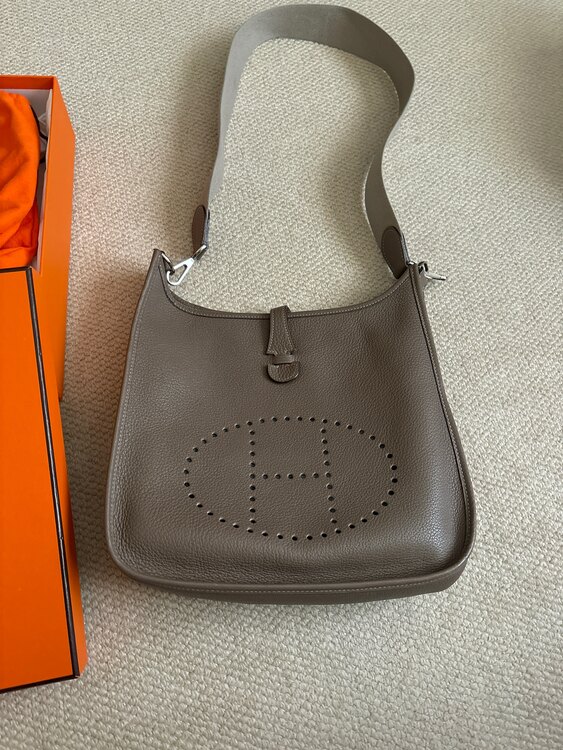 PM（ブランドバッグ）の商品画像 - 査定依頼日：2025年4月29日 - 最高査定価格：280,000円