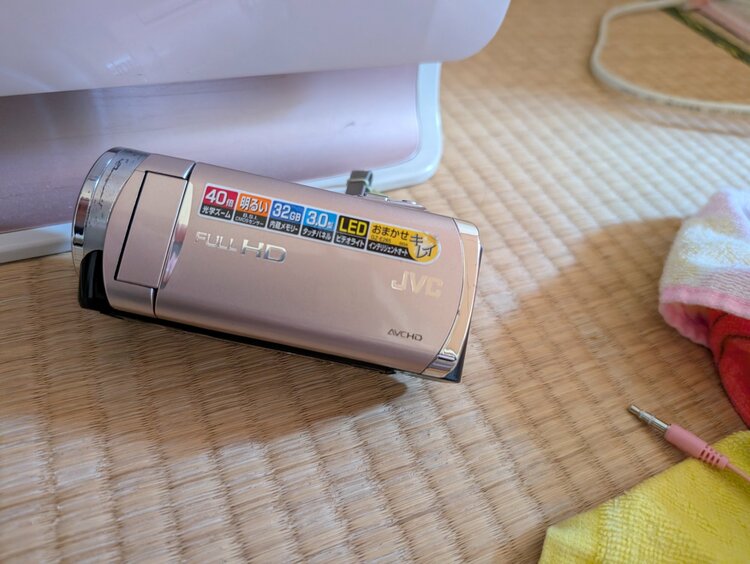 Everio GZ-E265（カメラ）の商品画像 - 査定依頼日：2026年4月18日 - 最高査定価格：100,000円