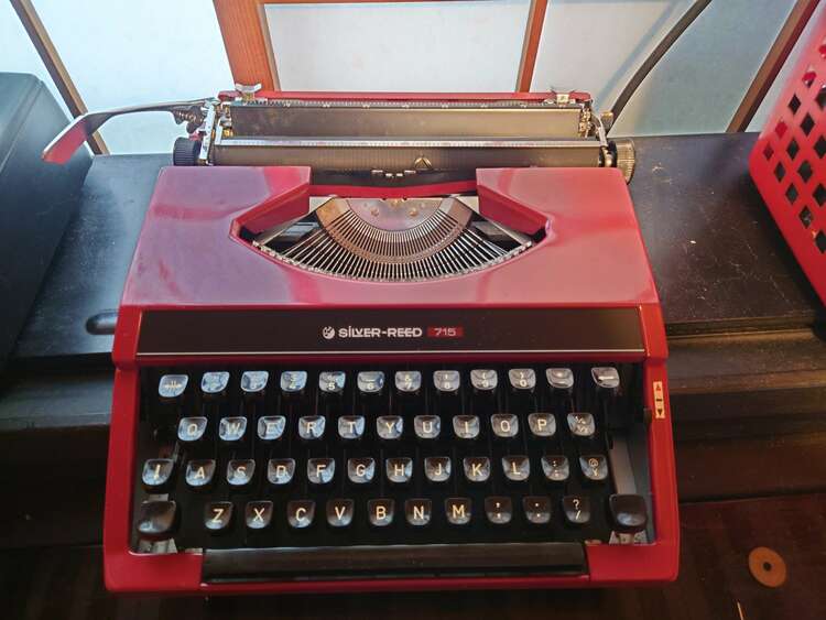 タイプライター　赤　SiLVR-REED715 （家電）の商品画像 - 査定依頼日：2024年10月7日