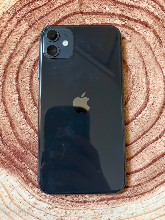 iPhone iPhone11 64GB au（スマホ）の商品画像 - 査定依頼日：2026年9月28日 - 最高査定価格：13,000円