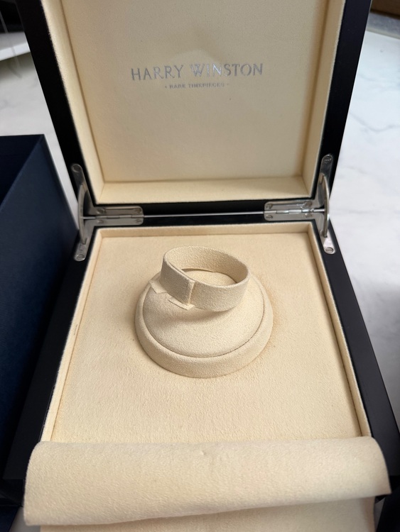 ハリーウィンストン その他 アベニューフルダイヤばんぐり（高級時計）の商品画像 - 査定依頼日：2025年11月12日 - 最高査定価格：1,750,000円