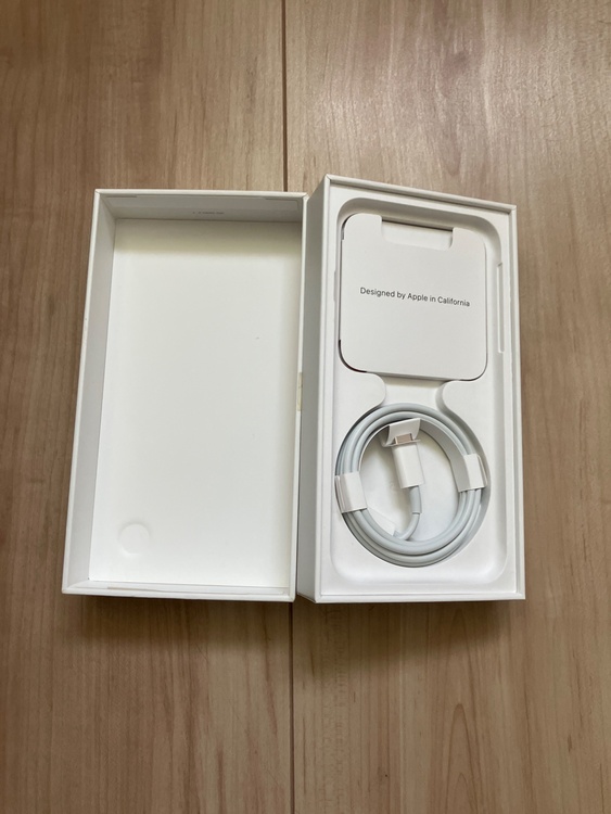 iPhone SE (第 3 世代) 64GB SIMフリー（スマホ）の商品画像 - 査定依頼日：2026年3月29日 - 最高査定価格：15,000円