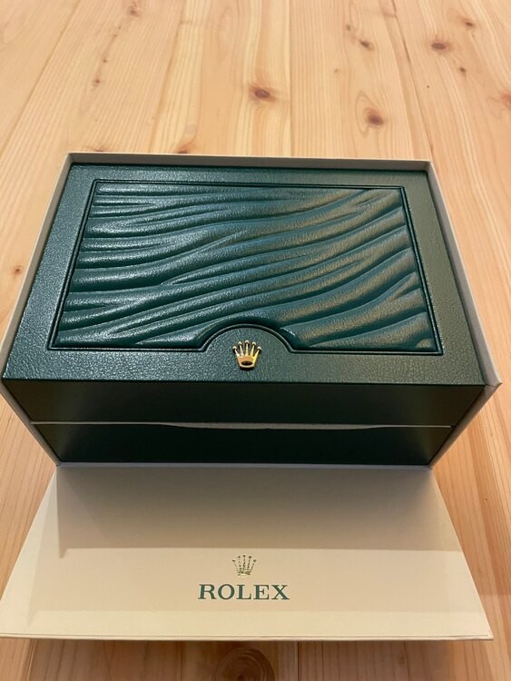 126610LV（高級時計）の商品画像 - 査定依頼日：2024年9月9日 - 最高査定価格：2,300,000円