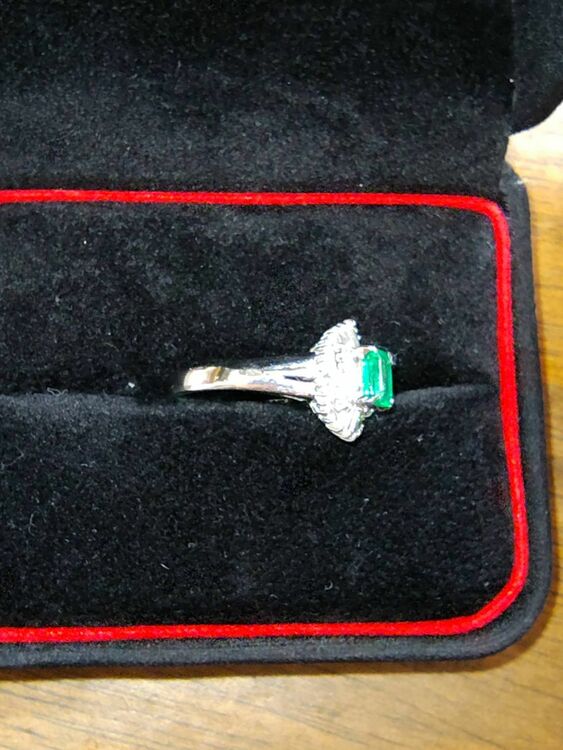 鑑定書を参照してください。　未使用品となります（宝石）の商品画像 - 査定依頼日：2025年11月12日 - 最高査定価格：200,000円