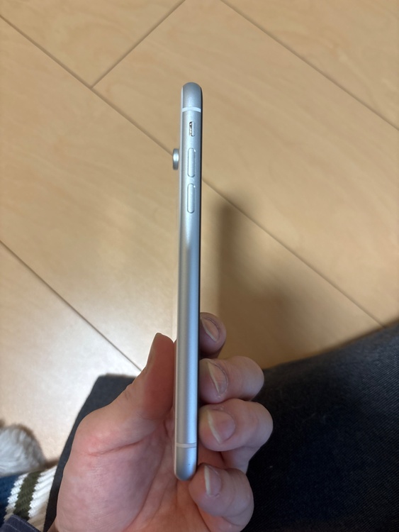 iPhoneXR 64GB au（スマホ）の商品画像 - 査定依頼日：2026年4月11日 - 最高査定価格：14,000円