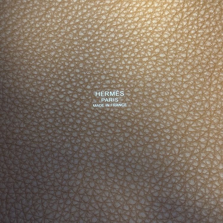 エルメス ピコタンロックMM ゴールド (シルバー金具)（ブランドバッグ）の商品画像 - 査定依頼日：2025年8月24日 - 最高査定価格：550,000円