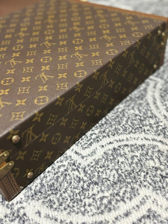 ルイヴィトン タイガ （ブランドバッグ）の商品画像 - 査定依頼日：2025年3月10日 - 最高査定価格：130,000円