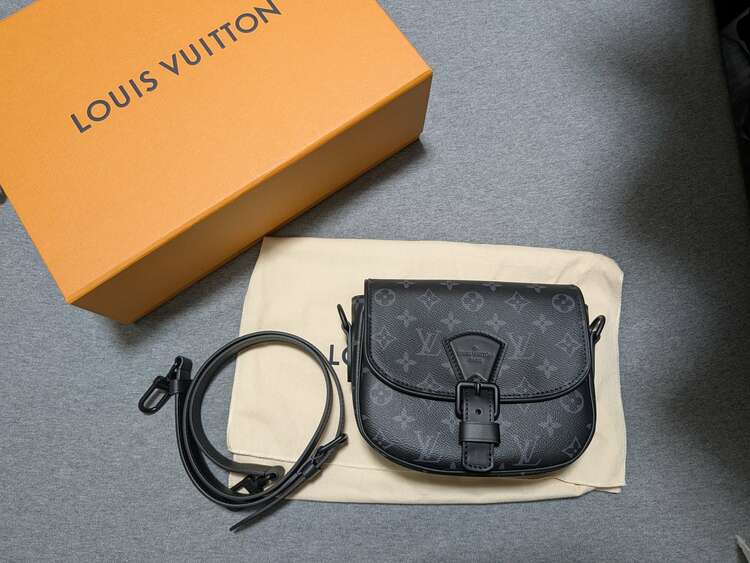 モノグラム エクリプス アルファ ウエアラブルウォレット（ブランドバッグ）の商品画像 - 査定依頼日：2025年4月25日 - 最高査定価格：260,000円