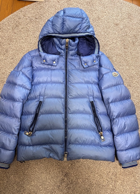 モンクレールダウン（古着・ファッション）の商品画像 - 査定依頼日：2026年1月27日 - 最高査定価格：17,000円