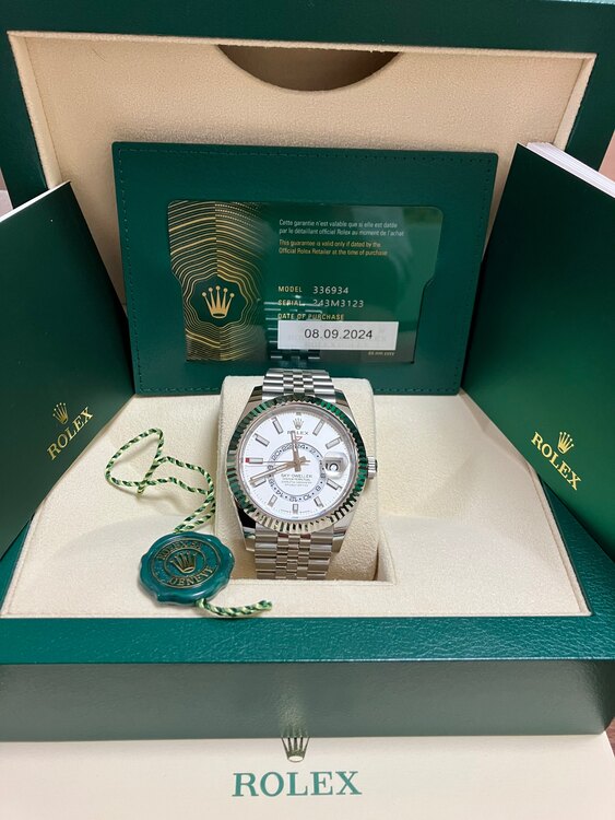 ロレックス スカイドゥエラー 33693（高級時計）の商品画像 - 査定依頼日：2025年4月21日 - 最高査定価格：2,950,000円