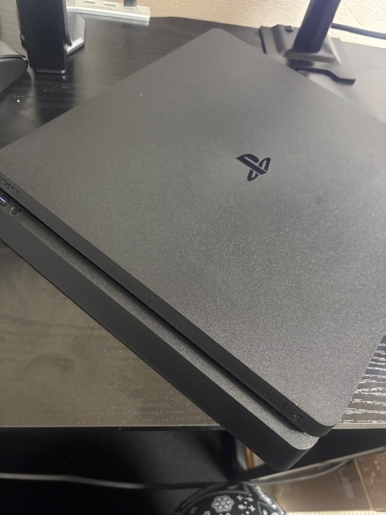 PlayStation4slim 1tb（ゲーム機本体・ゲームソフト）の商品画像 - 査定依頼日：2026年5月23日 - 最高査定価格：11,000円