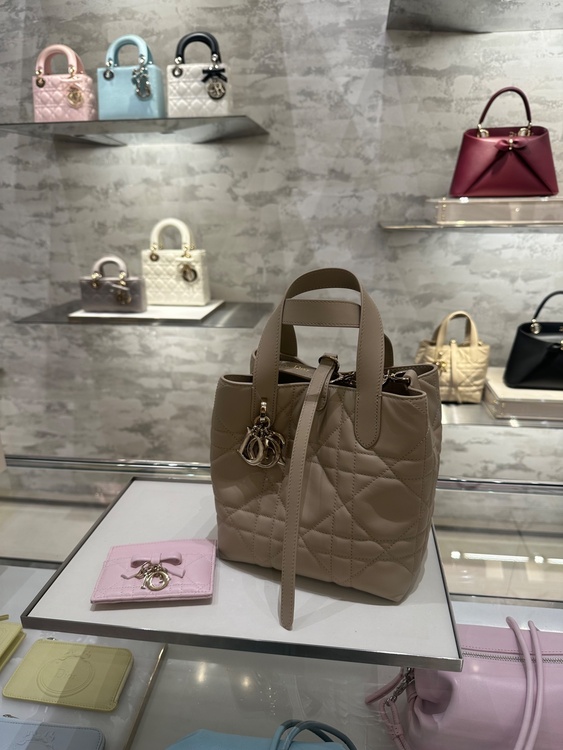 Dior Toujours バーティカル商品番号: M2835OSNW_M51U（ブランドバッグ）の商品画像 - 査定依頼日：2026年4月17日 - 最高査定価格：290,000円
