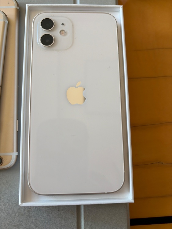 iPhone 12 64GB au（スマホ）の商品画像 - 査定依頼日：2026年1月12日 - 最高査定価格：26,000円