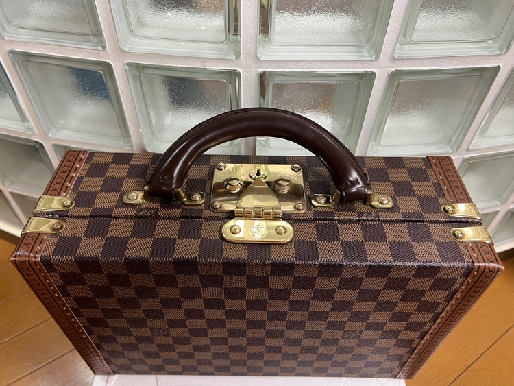 ルイヴィトン　スーパープレジデントを小さくしたスペシャルオーダー品（ブランドバッグ）の商品画像 - 査定依頼日：2026年3月13日 - 最高査定価格：250,000円