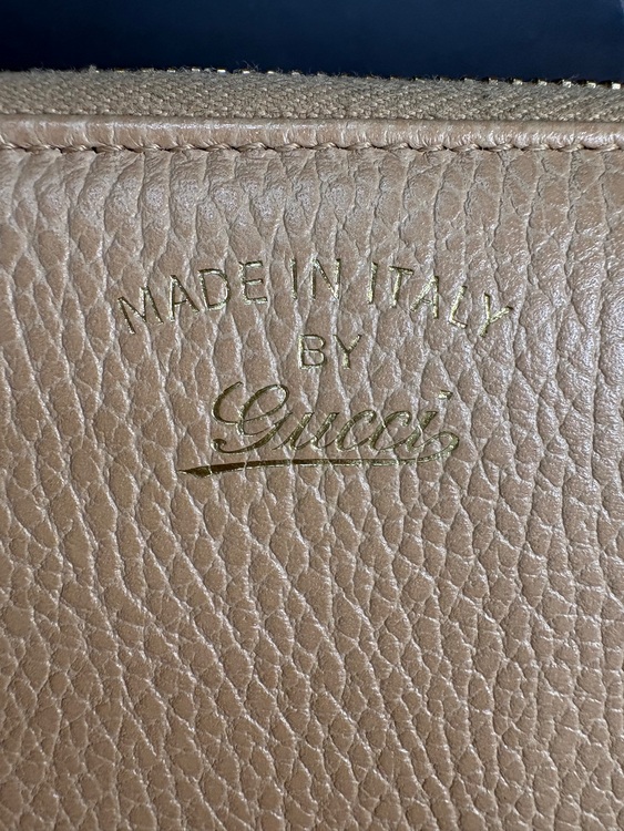 GUCCI 財布　二つ折り（ブランド財布・小物）の商品画像 - 査定依頼日：2025年10月26日 - 最高査定価格：3,000円