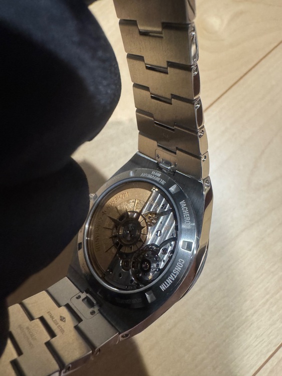 ヴァシュロン コンスタンタン オーヴァーシーズ （高級時計）の商品画像 - 査定依頼日：2025年11月30日 - 最高査定価格：2,800,000円