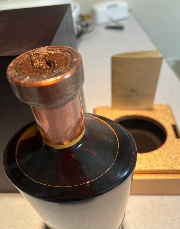 ウイスキー ワイルドターキー （お酒）の商品画像 - 査定依頼日：2025年5月8日 - 最高査定価格：140,000円