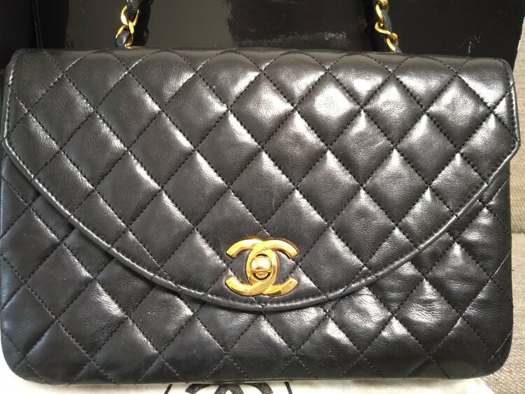 マトラッセハーフムーン（ブランドバッグ）の商品画像 - 査定依頼日：2026年1月28日 - 最高査定価格：350,000円