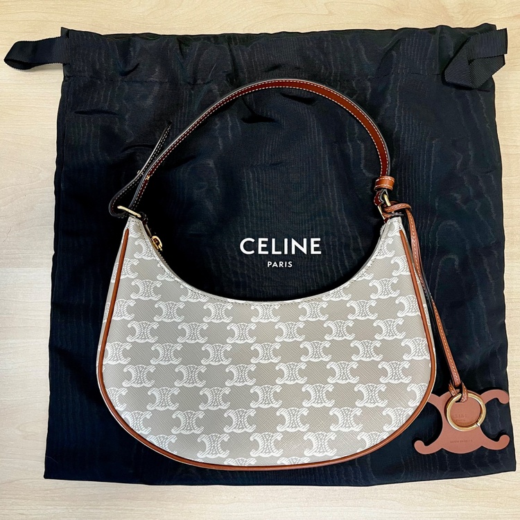 CELINE セリーヌ AVA（アヴァ）バッグ（ブランドバッグ）の商品画像 - 査定依頼日：2026年2月8日 - 最高査定価格：120,000円