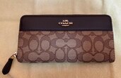 コーチ　長財布（ブランド財布・小物）の商品画像 - 査定依頼日：2024年1月20日 - 最高査定価格：4,000円